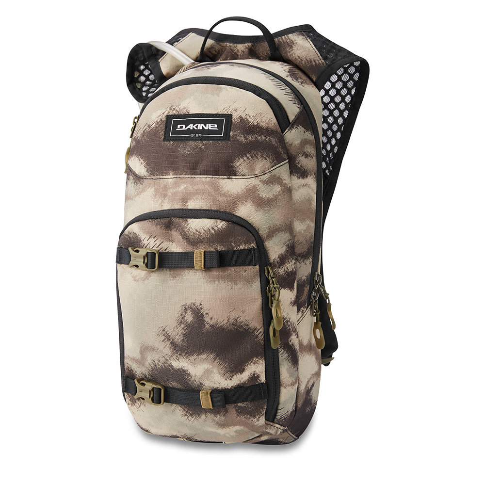 dakine 8l hydration pack